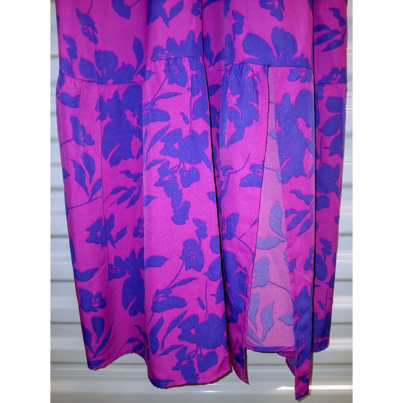 Lightweight and Chic: Pink Blueish Floral Midi Dress with Adjustable Straps - Picture 4 of 11